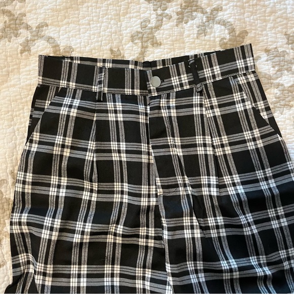 dazy • black and white gingham plaid high waist bermuda shorts - Picture 10 of 13